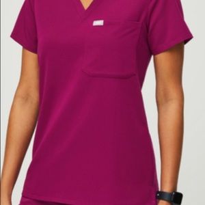 FIGS Scrub Set, Magenta. Brand New. size M Top, Size S Pant